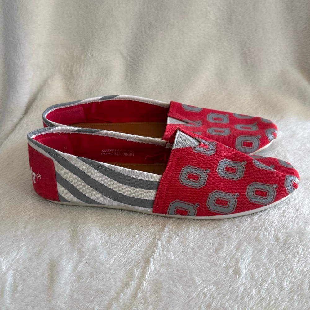 Ohio State Shoes Women’s Size Large Red‎ and Gray Patterned Slip-On Loafers